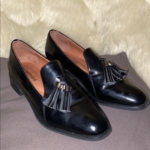 Like New! Black leather tassel classy work loafers